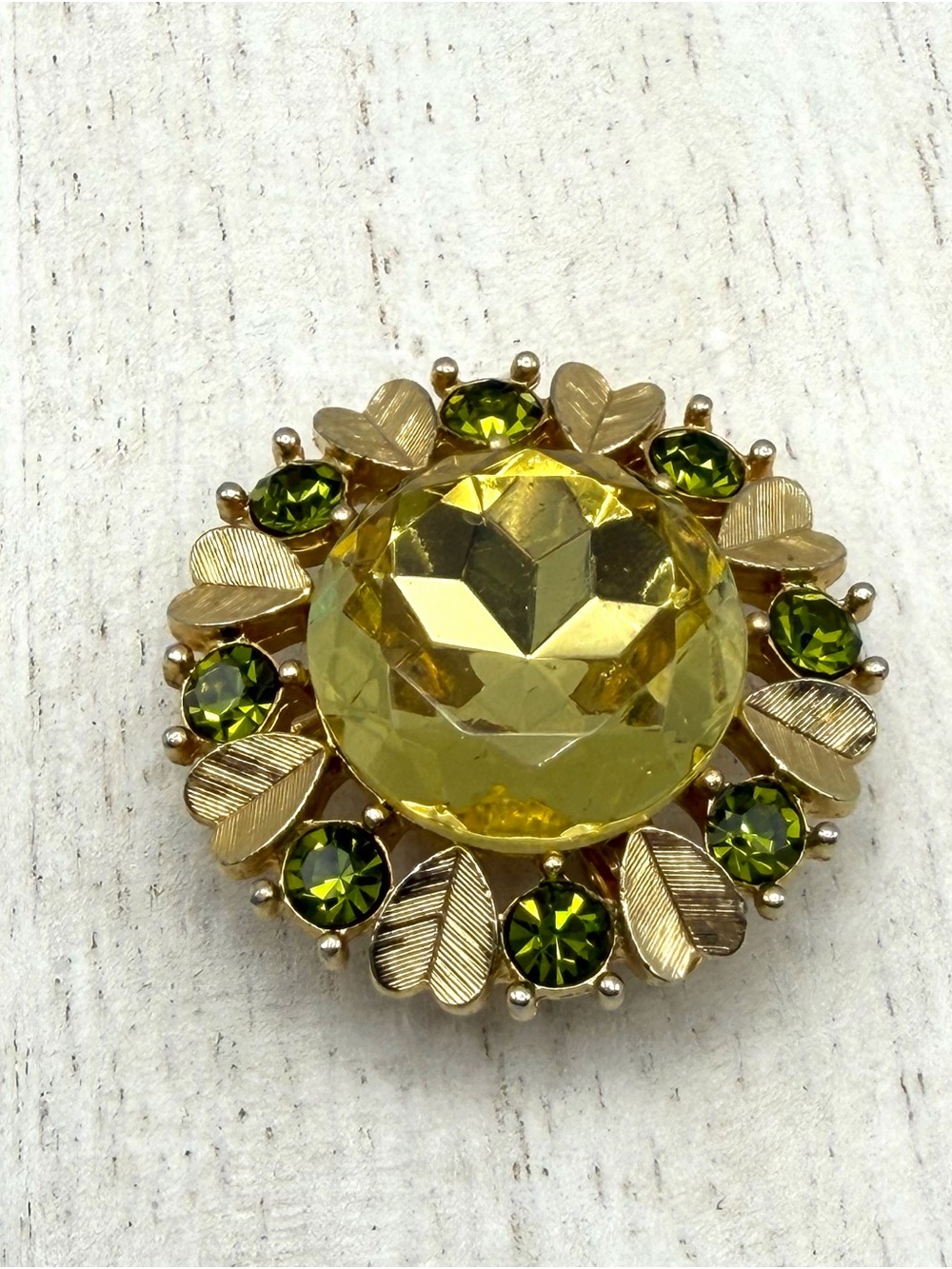 Avon 1974 Sun Brilliants Gold-tone Pendant Brooch With Yellow- Green Stone